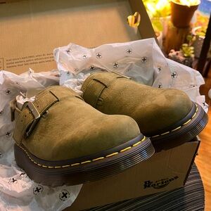 Dr. Martens Jorge II Tumbled Nubuck in muted olive